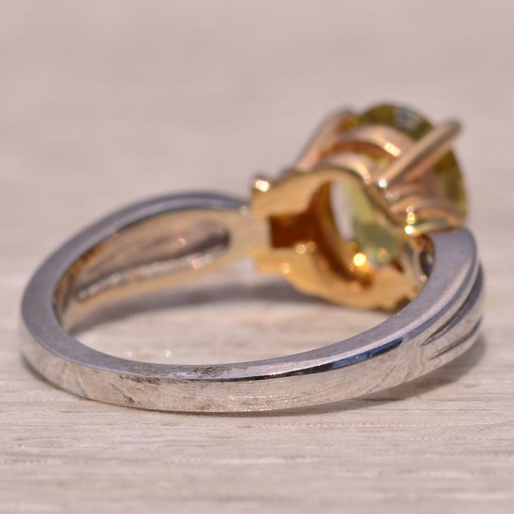 Peridot Ring in Yellow and White Gold - Picture 5 of 11